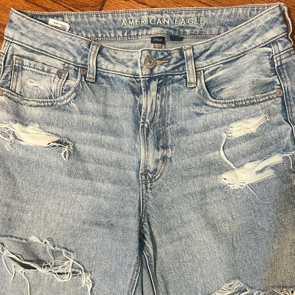 American Eagle Distressed Light Wash Ripped Jeans Sz 8 - Picture 6 of 7